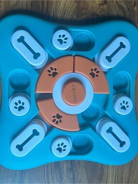 Interactive Dog Puzzle Toy - Blue & Orange -